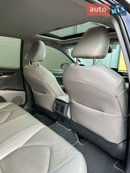 Седан Toyota Camry 2021 в Киеве