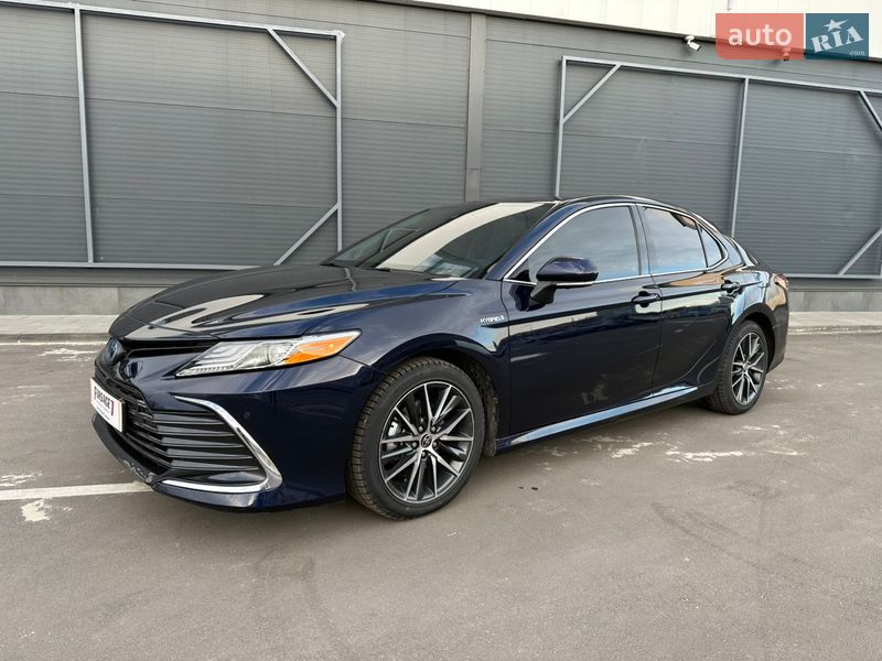 Седан Toyota Camry 2021 в Киеве