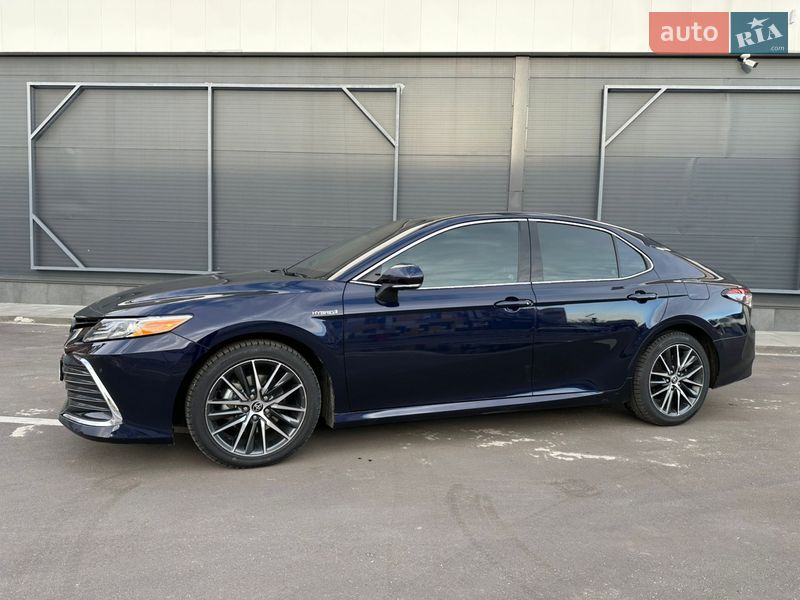 Седан Toyota Camry 2021 в Киеве