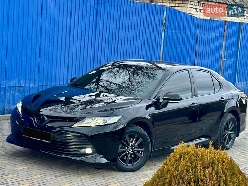 Седан Toyota Camry 2018 в Днепре
