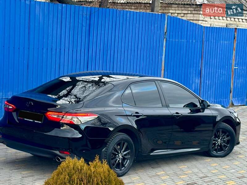 Седан Toyota Camry 2018 в Днепре