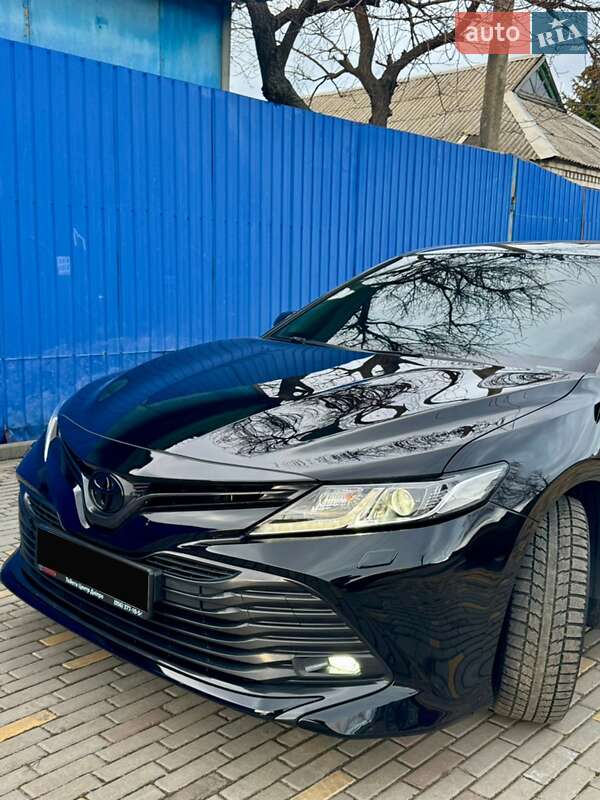 Седан Toyota Camry 2018 в Днепре