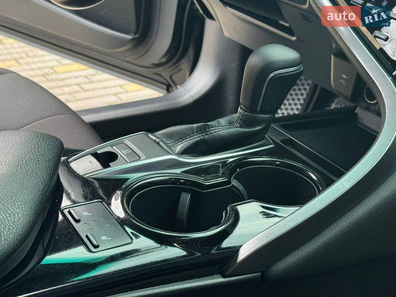 Седан Toyota Camry 2018 в Днепре