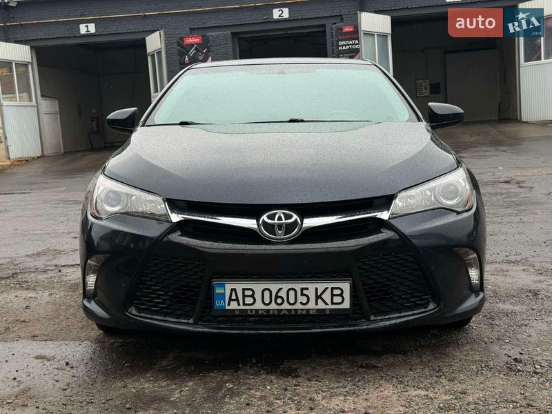 Седан Toyota Camry 2016 в Виннице