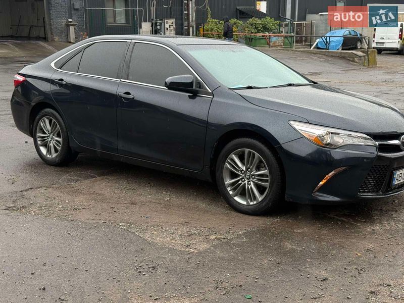 Седан Toyota Camry 2016 в Виннице