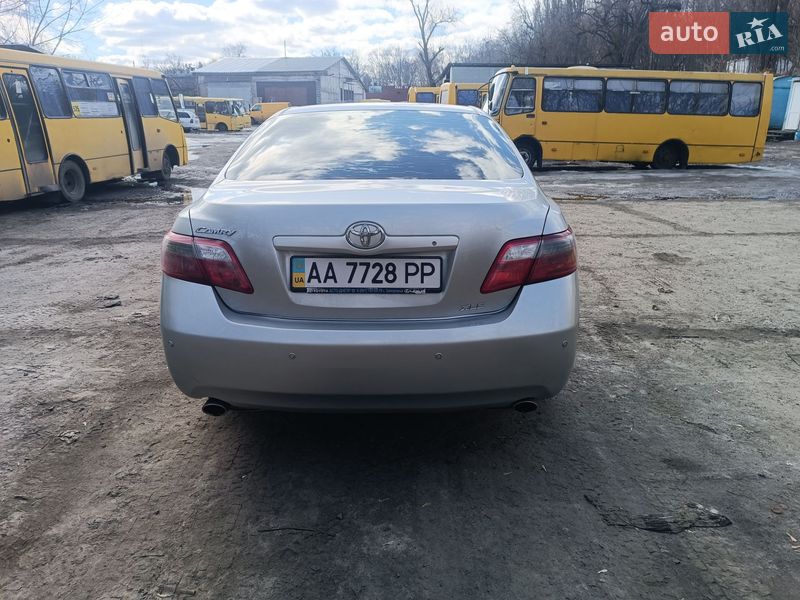 Седан Toyota Camry 2006 в Киеве