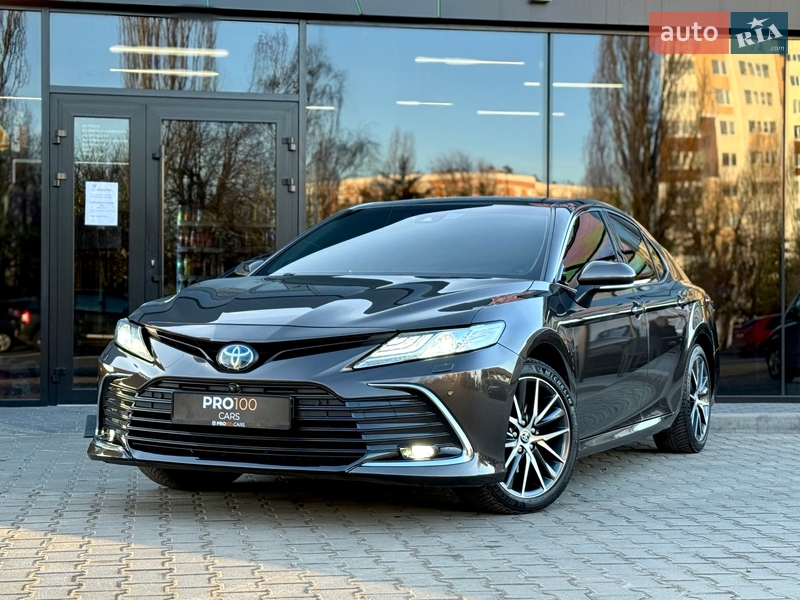 Toyota Camry 2021