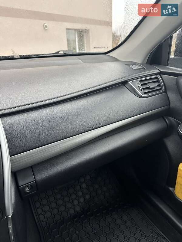 Седан Toyota Camry 2017 в Ивано-Франковске