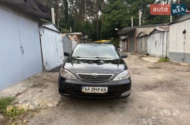 Седан Toyota Camry 2004 в Киеве