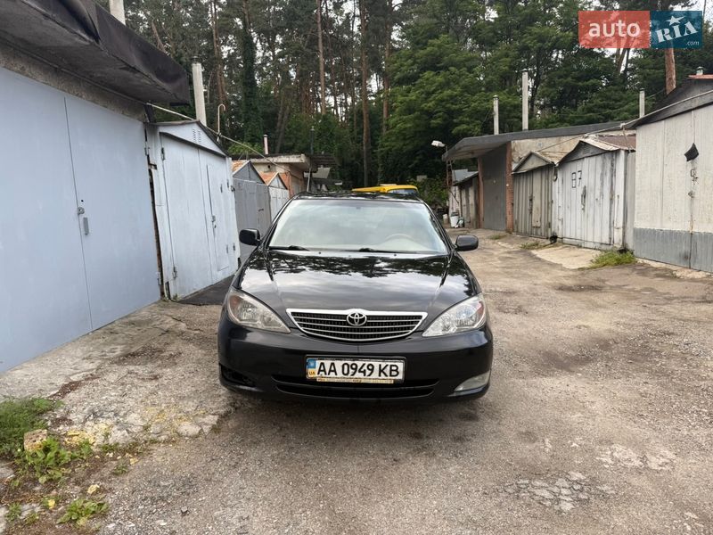 Седан Toyota Camry 2004 в Киеве