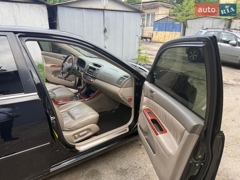 Седан Toyota Camry 2004 в Киеве