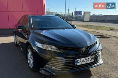 Седан Toyota Camry 2017 в Киеве