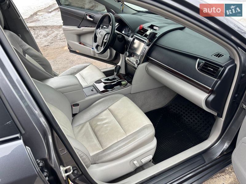 Седан Toyota Camry 2014 в Гадяче