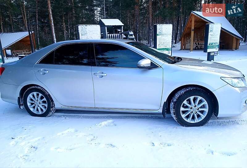 Седан Toyota Camry 2012 в Саврани