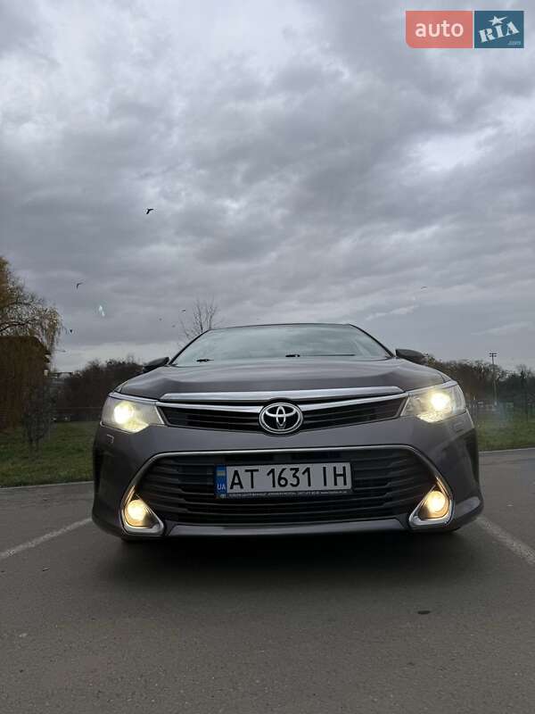 Седан Toyota Camry 2015 в Ивано-Франковске