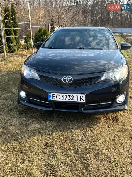Седан Toyota Camry 2013 в Городке