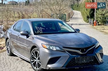 Седан Toyota Camry 2018 в Львові