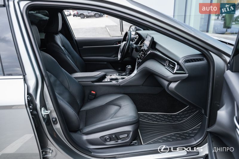 Седан Toyota Camry 2024 в Днепре