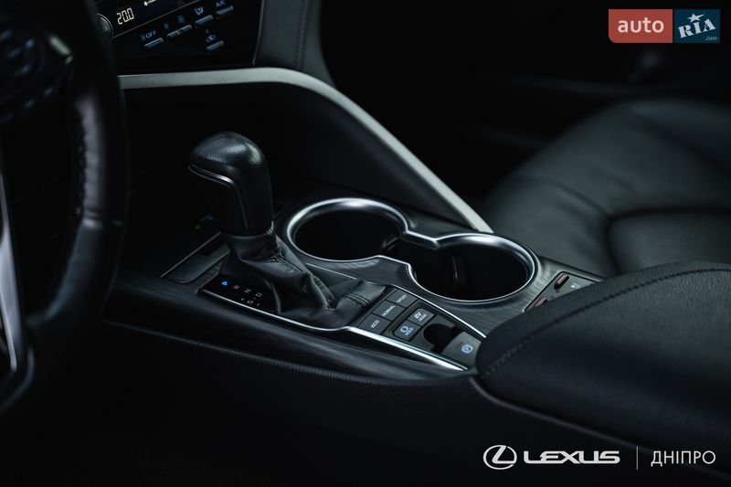 Седан Toyota Camry 2024 в Днепре