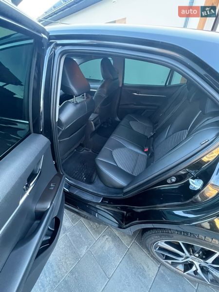 Седан Toyota Camry 2020 в Буче