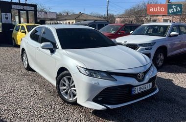 Седан Toyota Camry 2018 в Полтаве