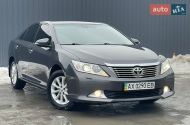 Седан Toyota Camry 2013 в Кременчуці