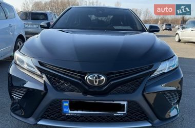 Седан Toyota Camry 2019 в Києві