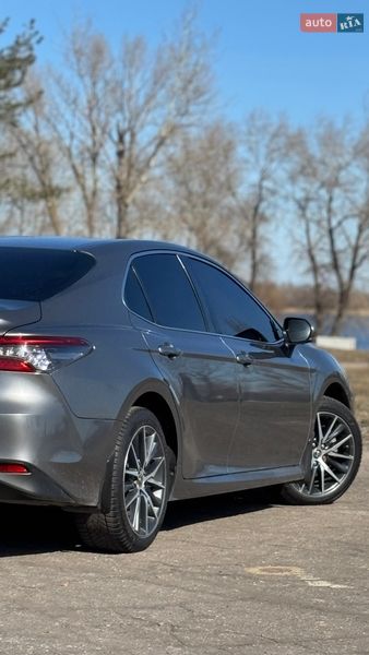 Седан Toyota Camry 2022 в Дніпрі
