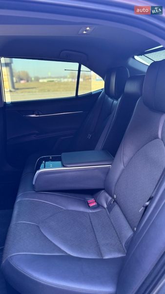 Седан Toyota Camry 2022 в Дніпрі