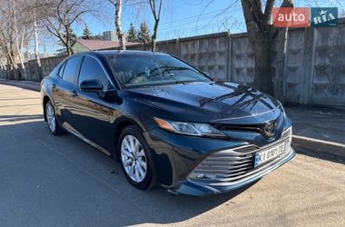 Седан Toyota Camry 2018 в Києві