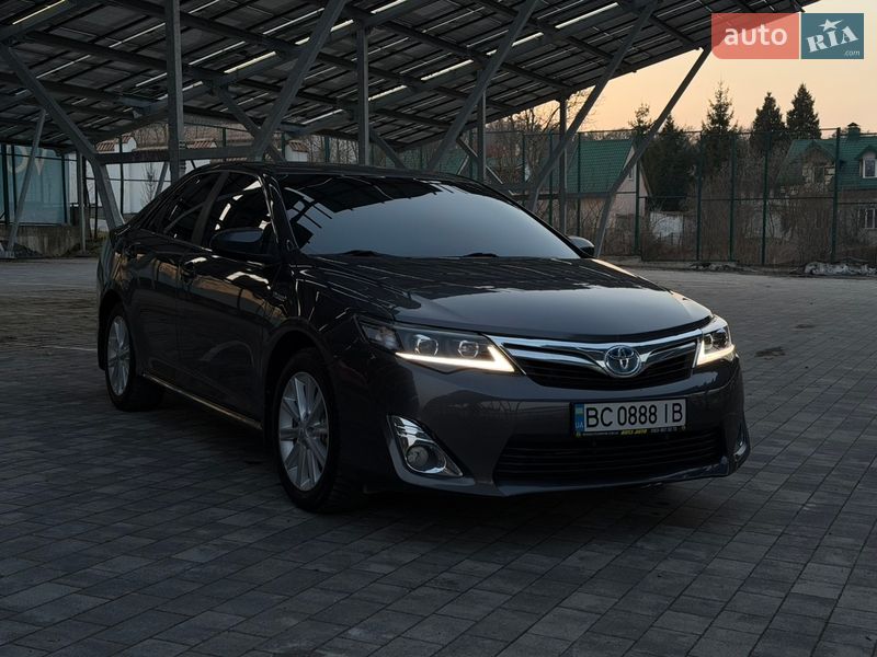 Седан Toyota Camry 2013 в Львове
