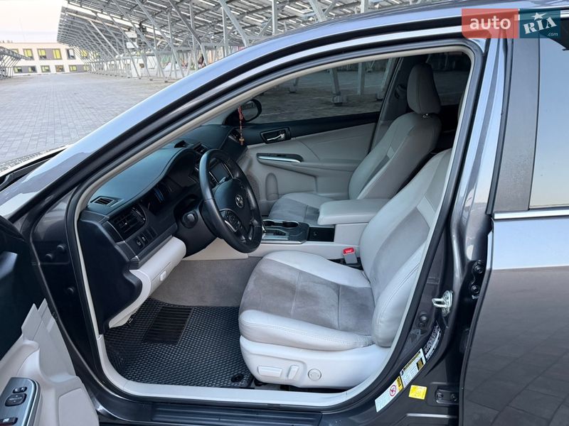 Седан Toyota Camry 2013 в Львове