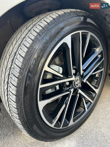 Седан Toyota Camry 2024 в Ивано-Франковске