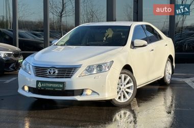 Седан Toyota Camry 2014 в Киеве