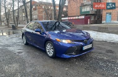 Седан Toyota Camry 2018 в Харькове