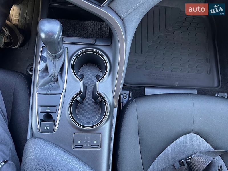 Седан Toyota Camry 2023 в Киеве