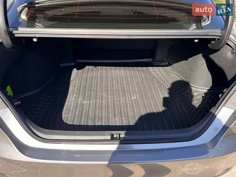 Седан Toyota Camry 2023 в Киеве