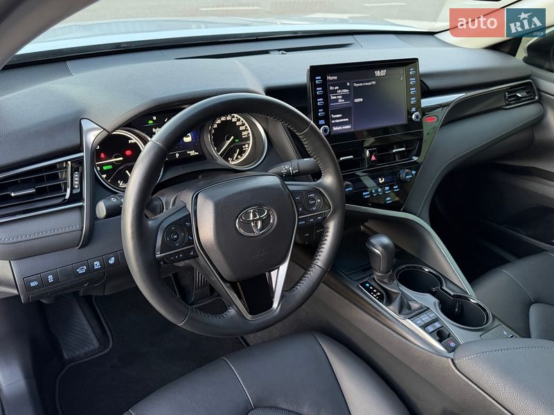 Седан Toyota Camry 2023 в Киеве
