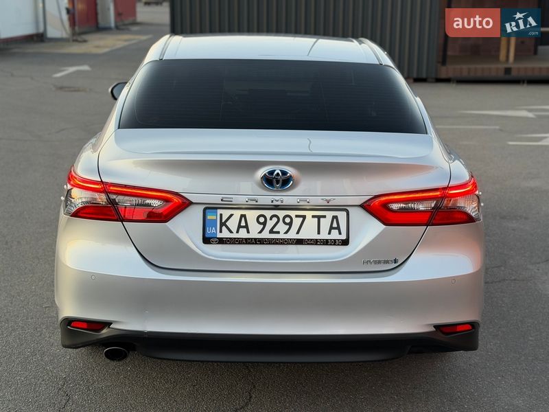Седан Toyota Camry 2023 в Киеве
