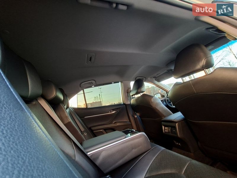 Седан Toyota Camry 2021 в Харькове
