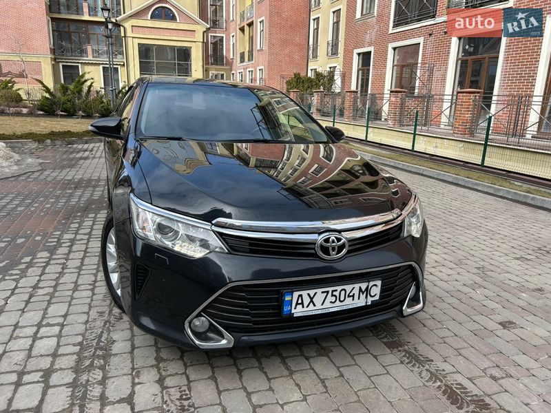 Седан Toyota Camry 2017 в Харькове