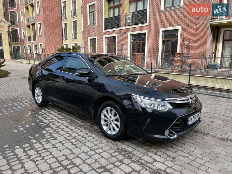 Седан Toyota Camry 2017 в Харькове