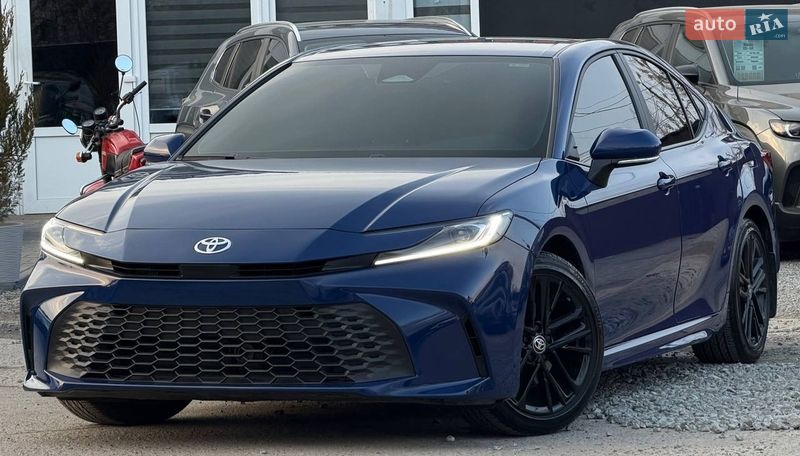 Седан Toyota Camry 2024 в Харкові