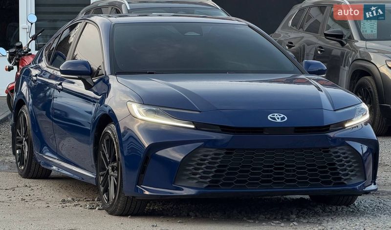 Седан Toyota Camry 2024 в Харкові