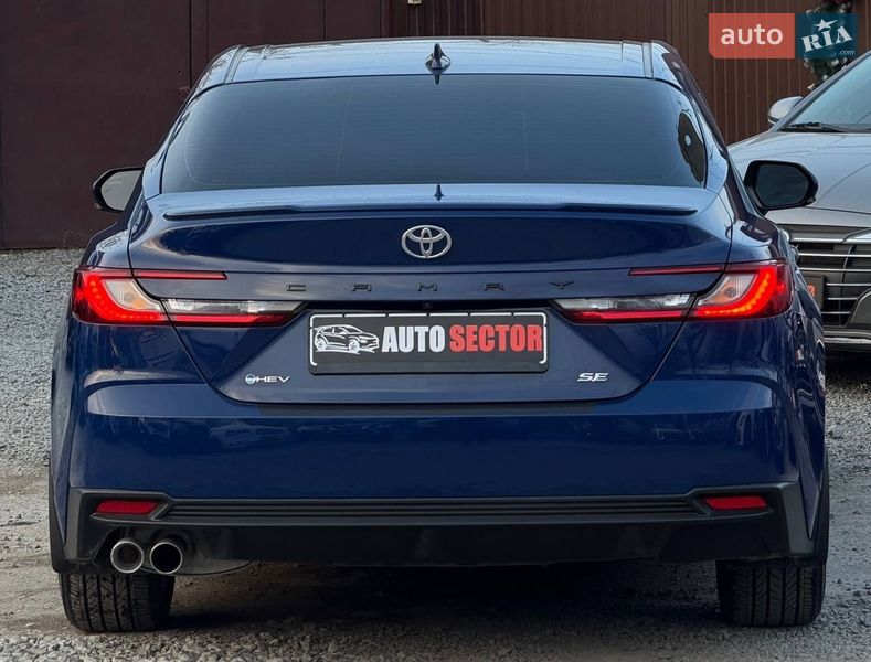 Седан Toyota Camry 2024 в Харкові