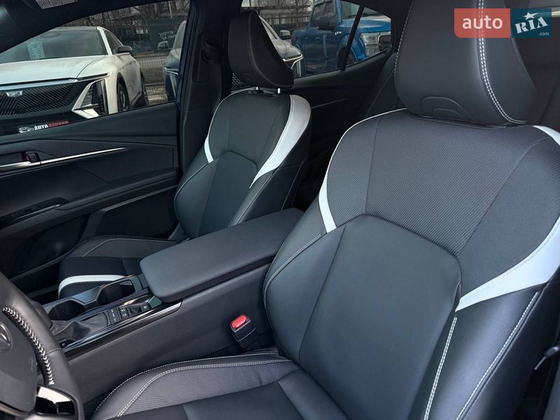 Седан Toyota Camry 2024 в Харкові
