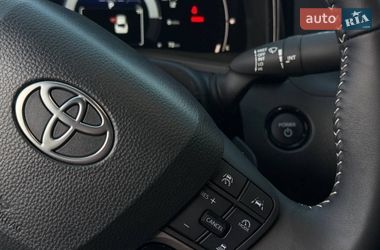 Седан Toyota Camry 2024 в Харкові