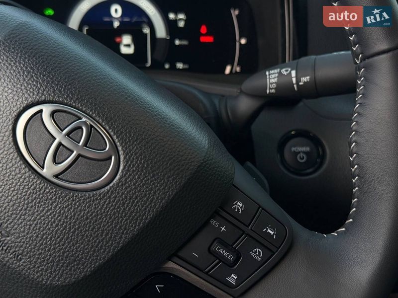 Седан Toyota Camry 2024 в Харкові