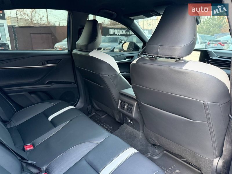 Седан Toyota Camry 2024 в Харкові