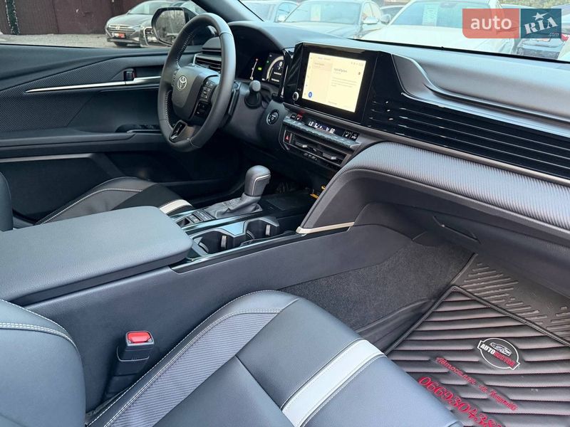 Седан Toyota Camry 2024 в Харкові
